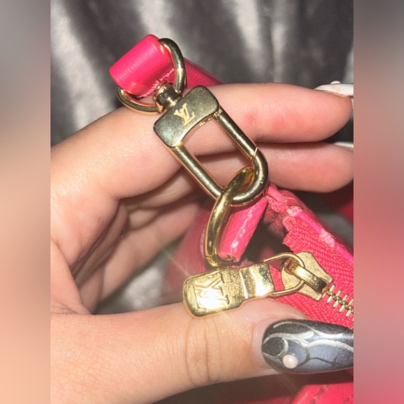 Louis Vuitton maxi fuchsia purse - Picture 3 of 8